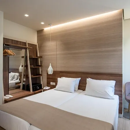 Metropole Urban Hotel 4*